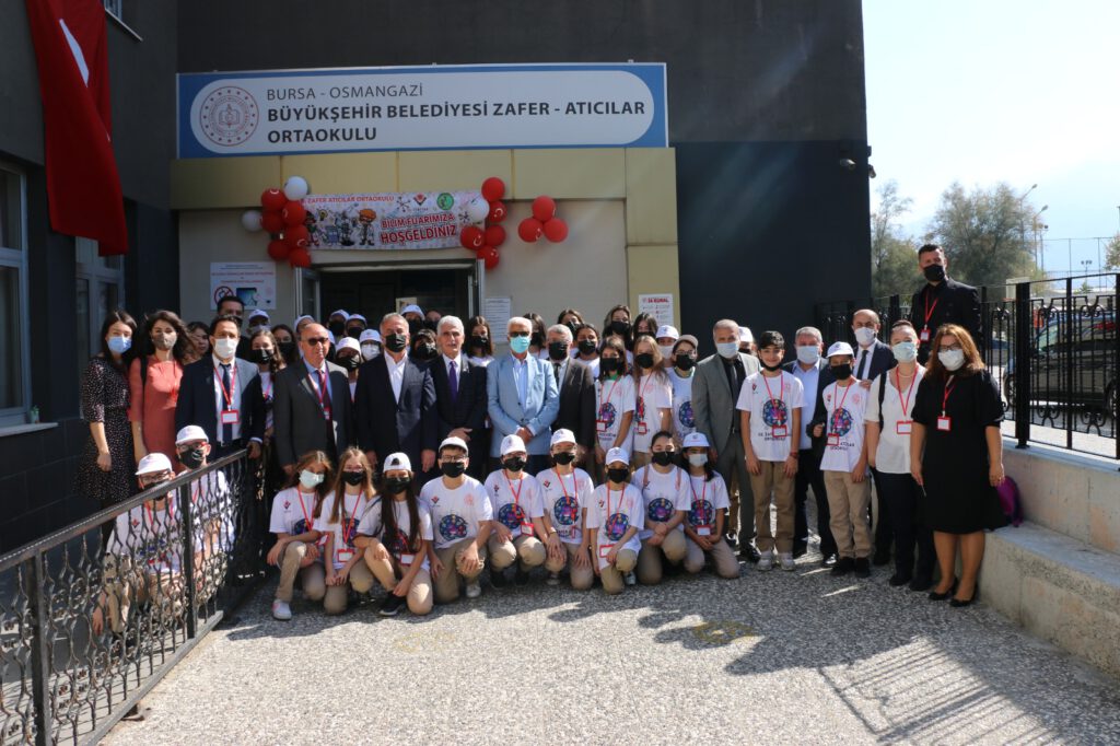 Büyükşehir Belediyesi Zafer Atıcılar Ortaokulu’nda TÜBİTAK 4006 Bilim Fuarı düzenlendi