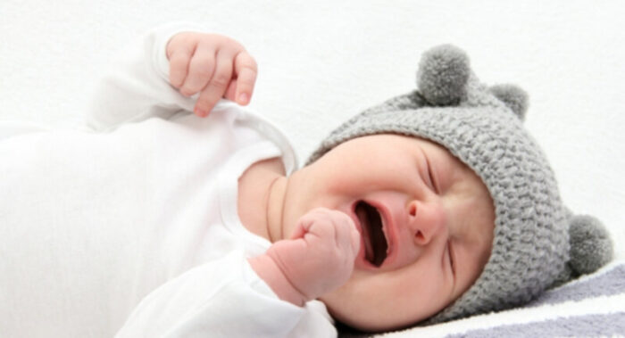Bebeğiniz uykudan ağlayarak uyanıyorsa kulak enfeksiyonu olabilir!
