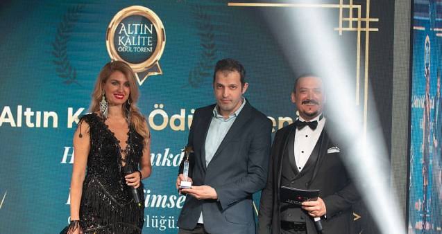 Sedat Sarıkaya’nın fabrika işçiliğinden gazetecilikte ödüllere uzanan başarı hikayesi!