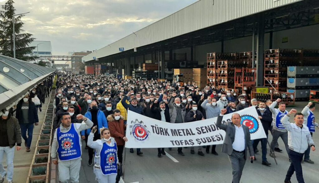 Bursa’da grev kararları otomobil fabrikalarına asıldı