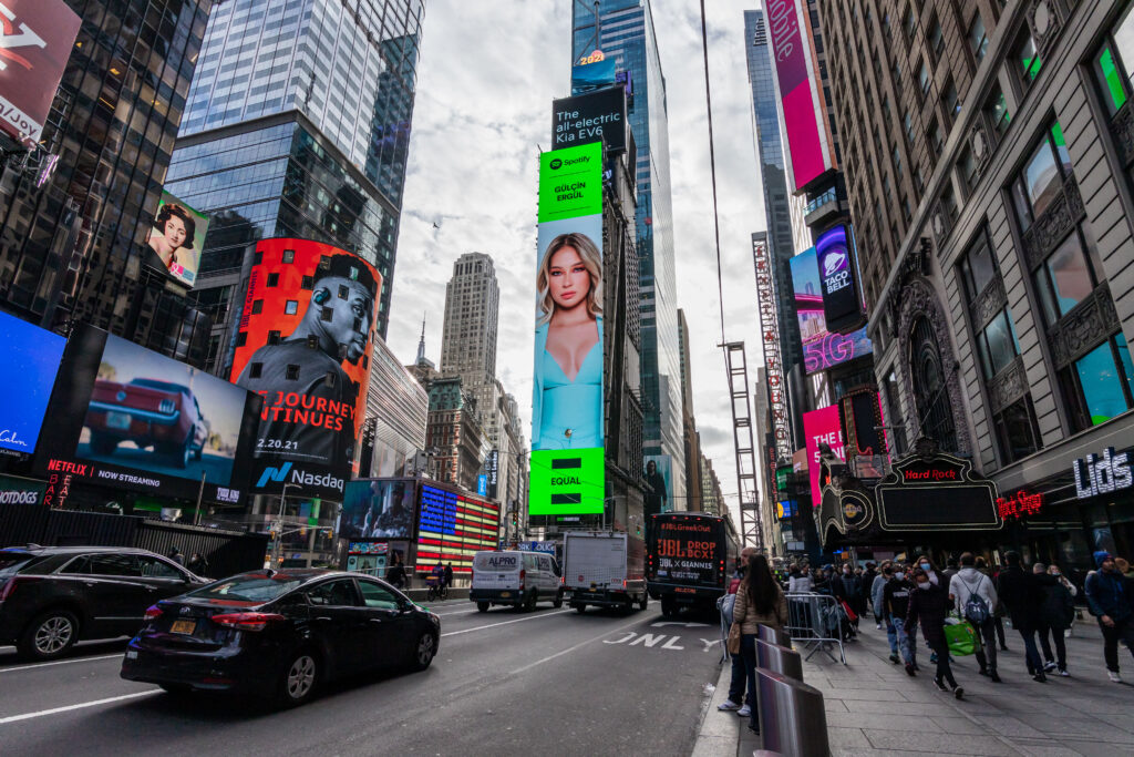 Gülçin Ergül New York Times Square’de;