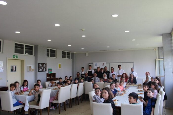 Türk Kızılay Yerli ve Farklı Uyruklu Öğrencileri Mutfakta Buluşturdu