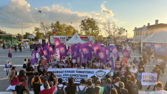 Bursa’da kadınlar sokakta: İstanbul Sözleşmesi’nden vazgeçmiyoruz!