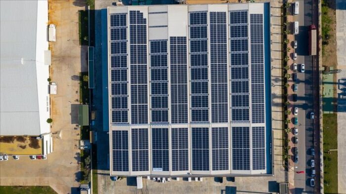 Türkiye’nin tek noktada en büyük çatı tipi güneş enerji santrali projelerinden biri CW Enerji’den