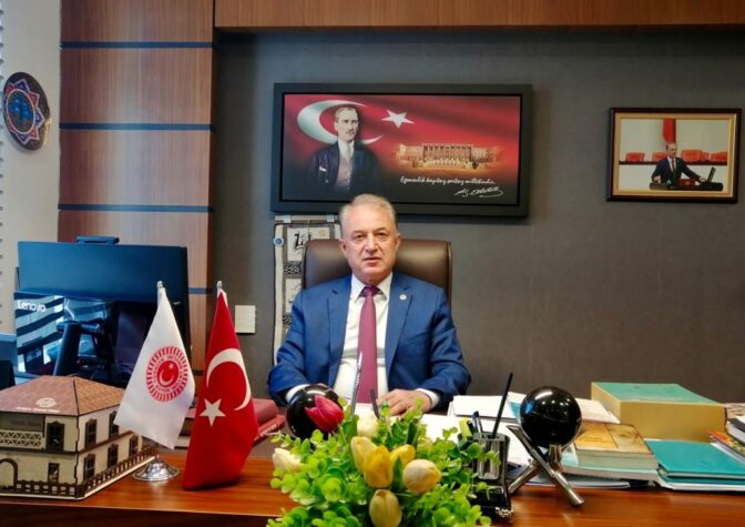 CHP Milletvekili Yüksel Özkan; AKP yöneticileri gittikleri hastanelerde kendileri de mi 5 dakikada muayene oluyorlar?