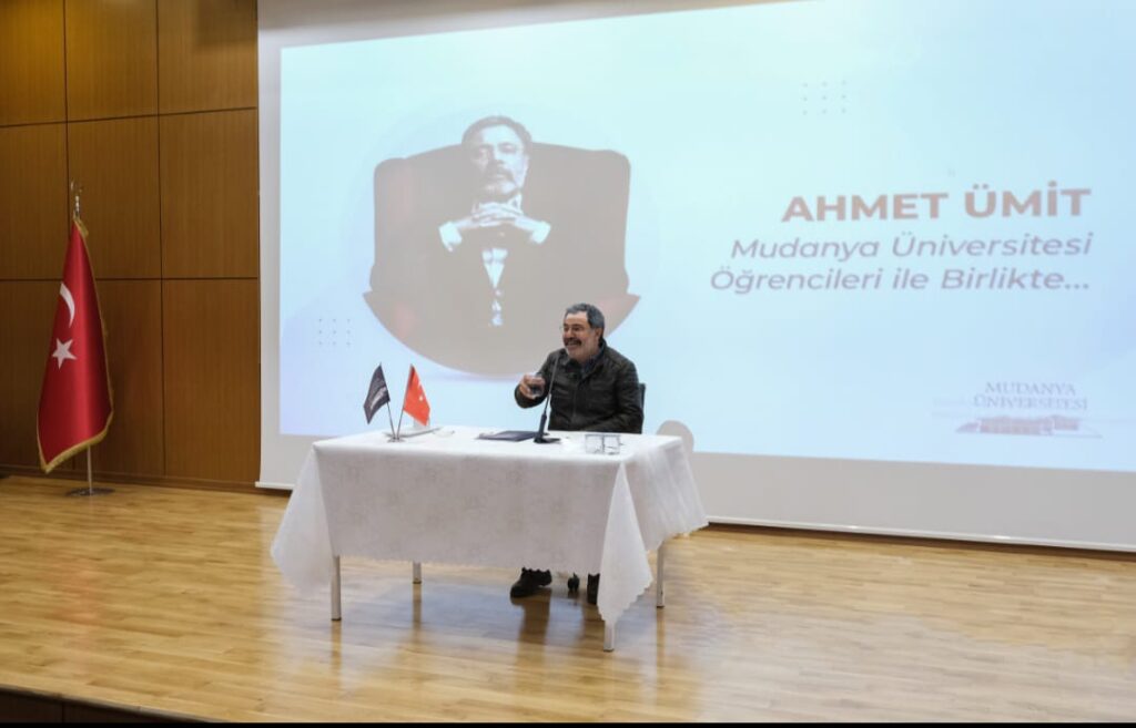 Ahmet Ümit Mudanya Üniversitesinde öğrencilerle buluştu