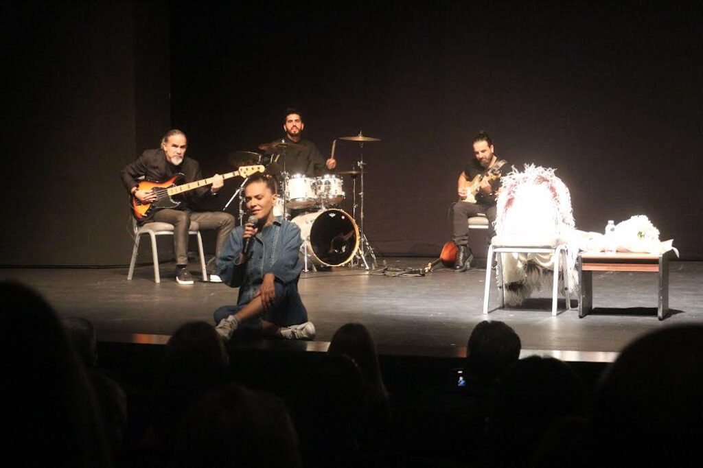 Yeşim Salkım  ‘Babamın Ceketi’ müzikli oyununu babası ve annesinin tanıştığı  Ankara’da ilk defa sergiledi.