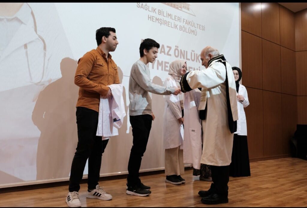 Mudanya Üniversitesinde hemşire adayları beyaz önlüklerini giydi