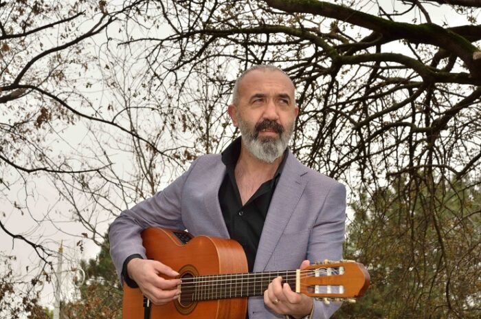Türkiye’nin önemli folk music temsilcilerinden MURAT KAYA kendi derinliğinin izinde ‘TUZLU AŞK’ ile geri döndü