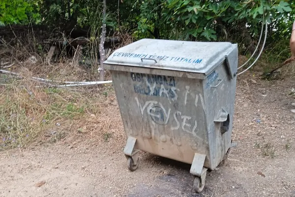 Yol Yapmayıp Gariban Vatandaşı Ceza ile Korkutan Belediye Çöpleri Vatandaşa Taşıttı!