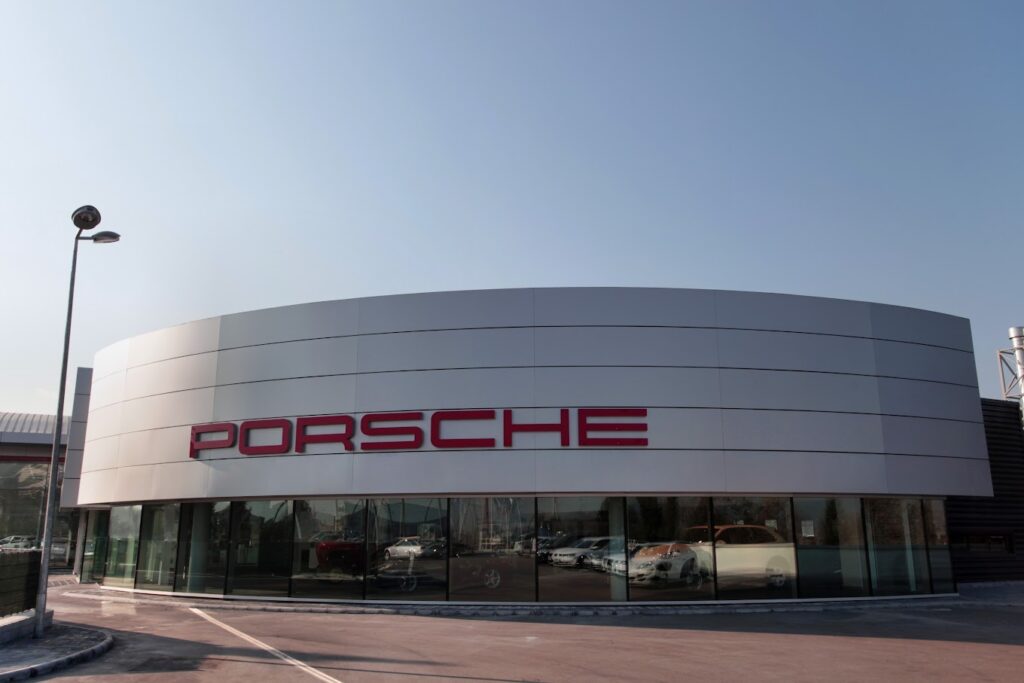 Porsche Center Arca Bursa, yeni konseptiyle kapılarını açtı