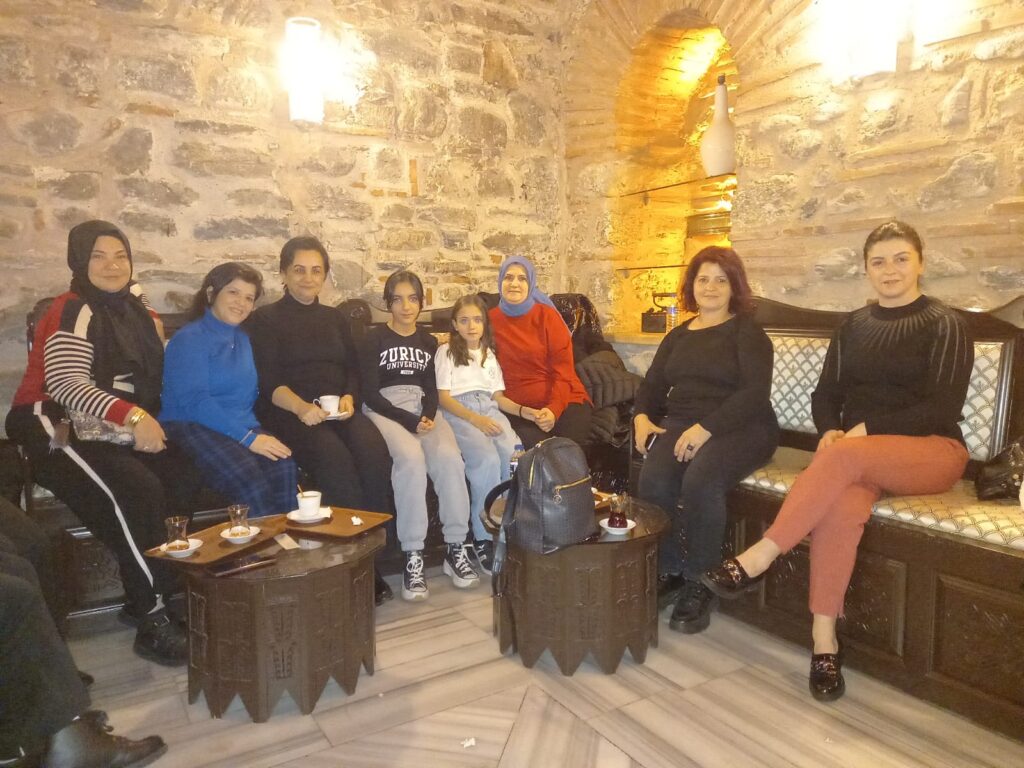 Akrabalar Ördekli Kültür Merkezi’nde Buluştu! “Osmanlı’nın Kalbinde Yaşıyoruz!”