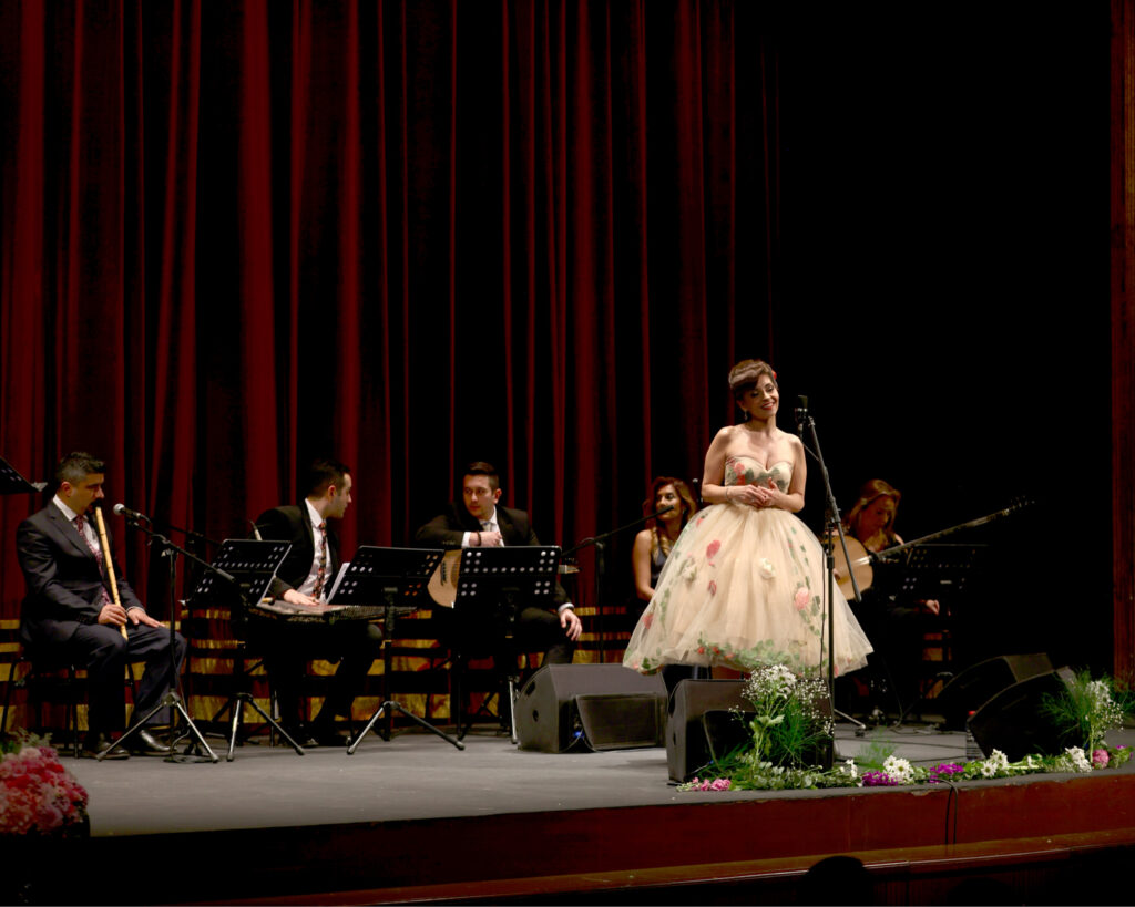 Büyüleyici bir ses soprano GÜNAY ACAR, dünya prömiyerini SÜREYYA Operası’nda gerçekleştirdi