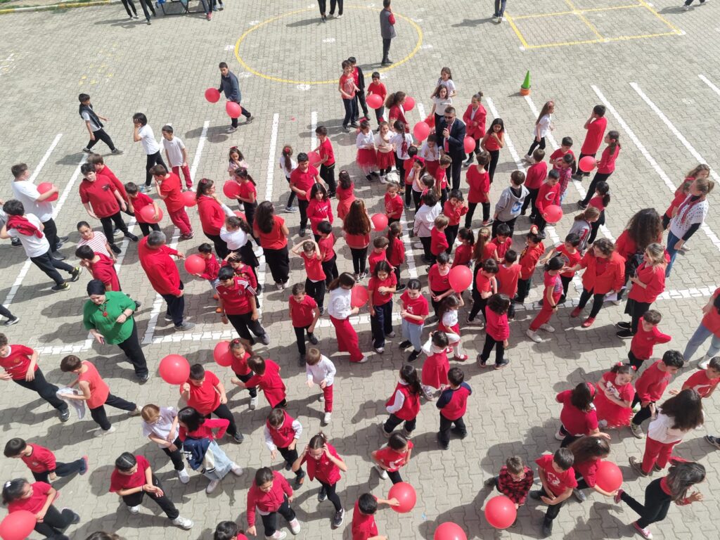 Kayapa  Şehit Jandarma Er Eyüp Gürsoy Okulu Otizmli Bireylerimizi Unutmadı