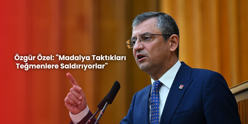 Madalya taktıkları teğmenlere saldırıyorlar