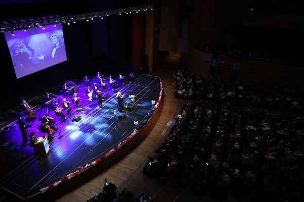 ‘Sanat Güneşi’ Zeki Müren, Bursa’da anıldı