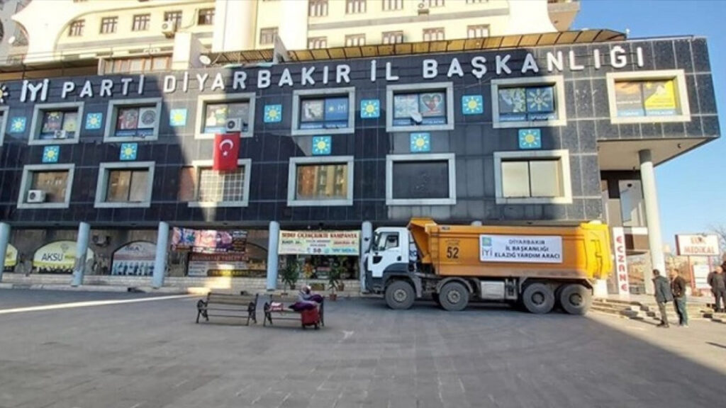 İYİ PARTİ DİYARBAKIR İL BAŞKANI ABDULLAH ERENKARA: “ASGARİ ÜCRET ARTMIYOR, ERİYOR!”  “BİR HESAPLAMA YAPIN, BU ÜLKEDE HANGİ AİLE BU PARAYLA GEÇİNİYOR?”