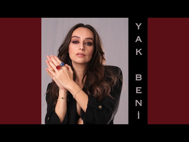 TÜRKÜ AKBAYRAM’DAN YENİ TEKLİ ‘”YAK BENİ”