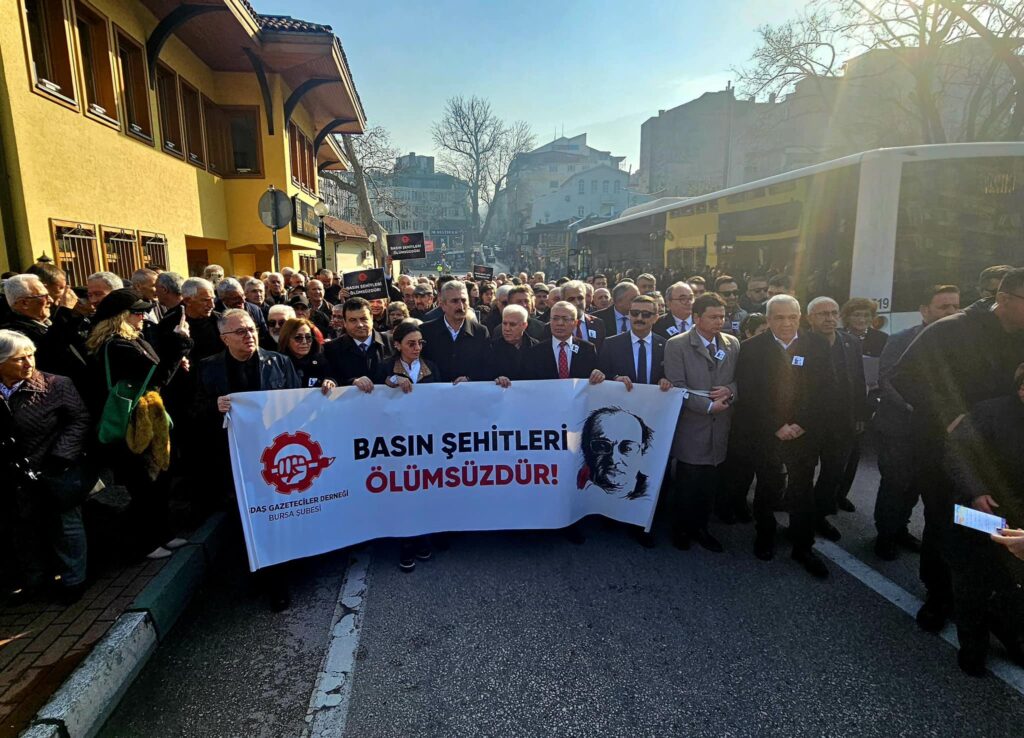 Mumcu Bursa’da düzenlenen törenle anıldı