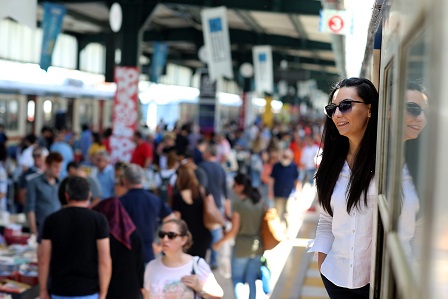 Seda Küçük, “Deli Sarpa” Romanıyla Okurlarını Yeni Bir Maceraya Davet Ediyor