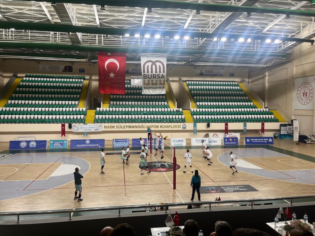 NİLÜFER BELEDİYESİ, BURSA BELEDİYELER ARASI VOLEYBOL TURNUVASI’NA ZAFERLE BAŞLADI