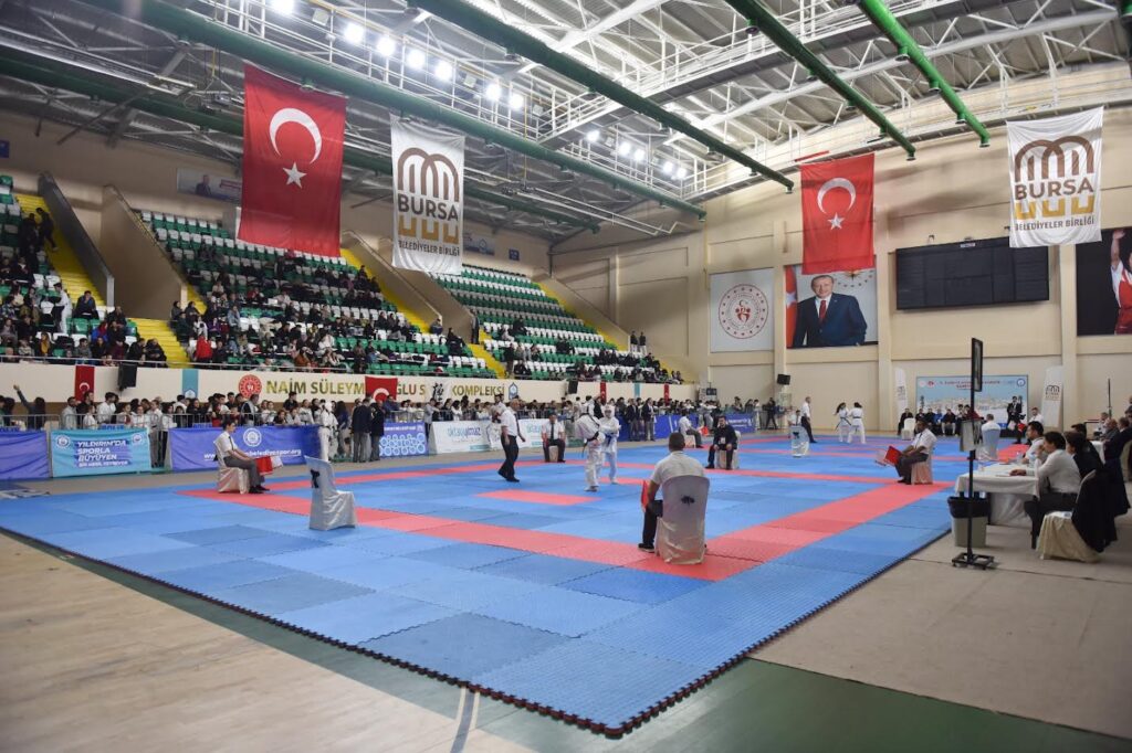 YILDIRIM’DA KARATE RÜZGÂRI