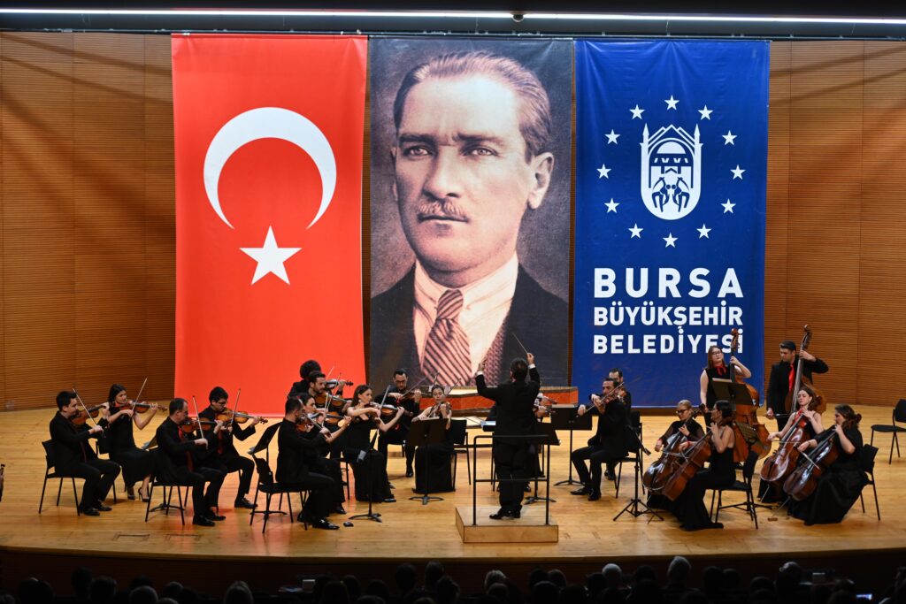 Bursa Oda Orkestrası, ilk konseriyle sanatseverlerle buluştu