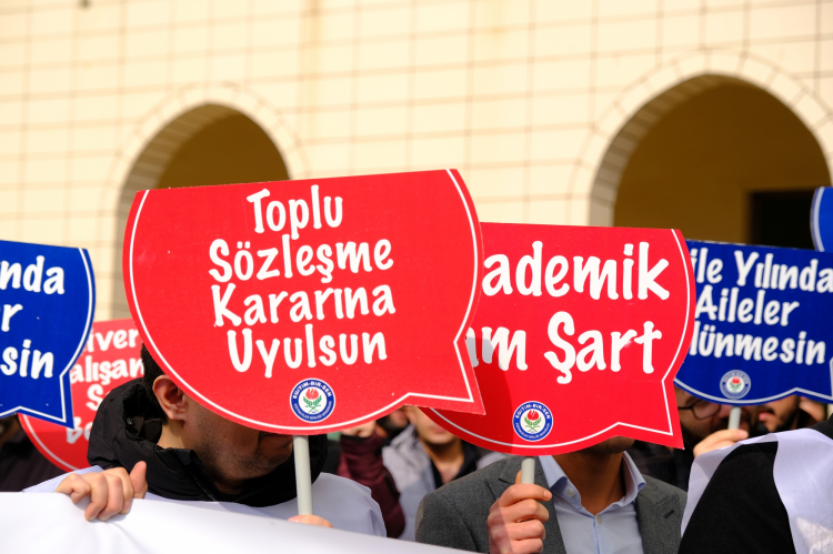 “ÜNİVERSİTE İDARİ PERSONELİNE YER DEĞİŞİKLİĞİ HAKKI VERİLSİN”