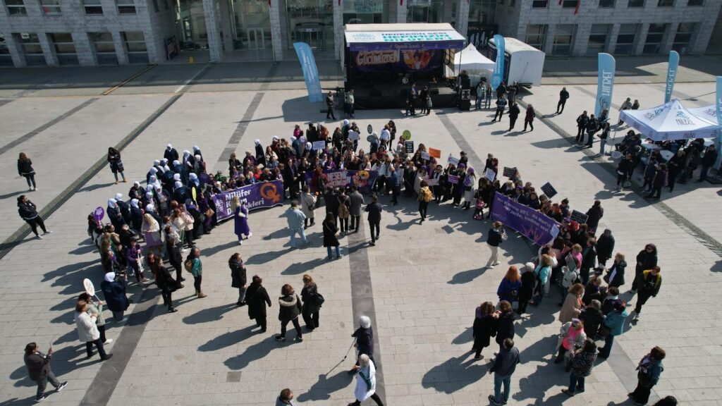 NİLÜFERLİ KADINLAR, 8 MART’TA ADALET VE EŞİTLİK İÇİN YÜRÜDÜ