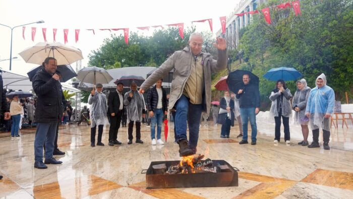 BAŞKAN ÖZÇELİK BADEM AĞACINDAN DÜŞTÜ