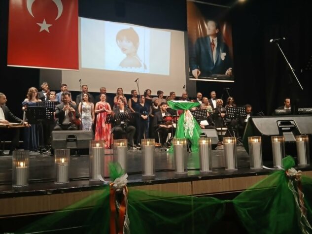 BİR KORO, BİR BELLEK:  BURSA’DA ’da SEZEN AKSU GECESİ