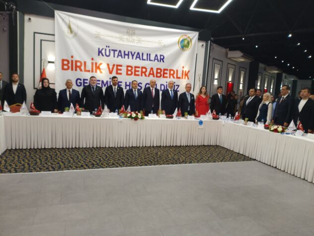 İZMİR’DE KÜTAHYALILAR TEK YÜREK OLDU: “BİRLİK VE BERABERLİK GECESİ” DOPDOLU GEÇTİ