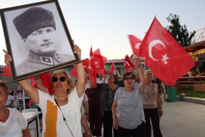 30 Haziran Türkiye Emekliler Günü Erdek’te tören ve programlarla kutlandı
