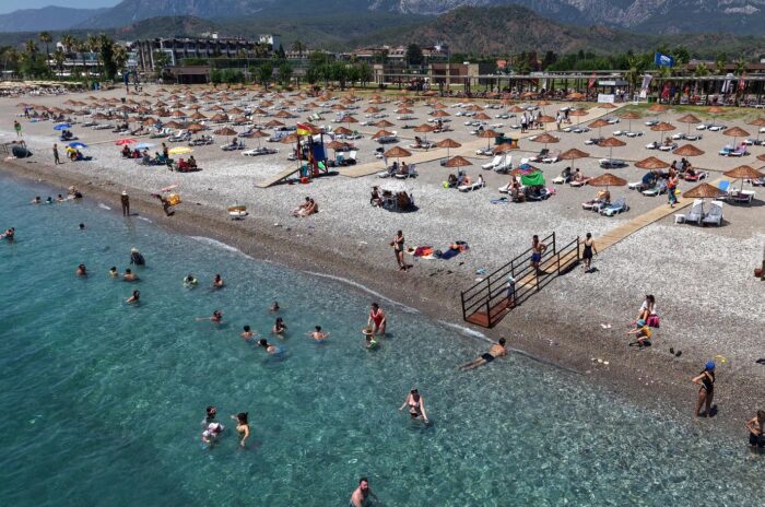 Çeşme’den Bodrum’a, Marmaris’ten Belek’e Halk Plajlarına Yoğun İlgi