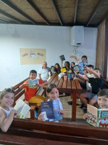 MELEK  SİTESİNDE  KİTAP  OKUMA  SAATİ  UYGULAMASI  ÖRNEK OKUYOR.