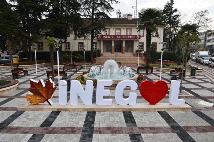 İnegöl Belediye Çarşısında Neler Oluyor!