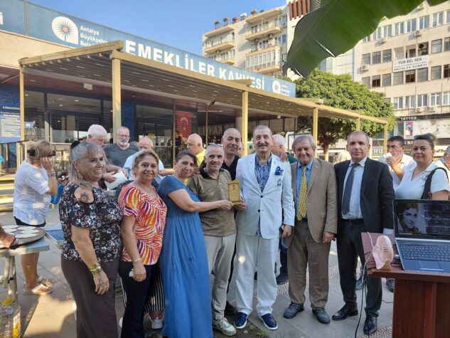 Pişiler yapıldı, Bedri Başkan kolları sıvadı! Fotoğraf çektirme yarışı yaşandı