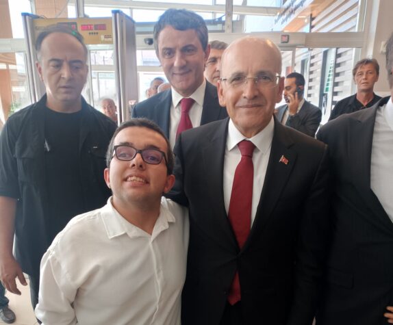 Bolu’nun Fenomen İsmi Yavuz Selim Ak, Bakan Mehmet Şimşek ile Bir Araya Geldi