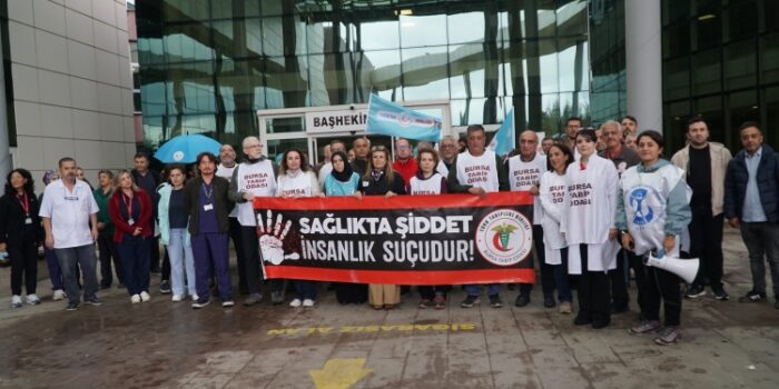 Mudanya Devlet Hastanesi önünde sağlıkta şiddet protestosu