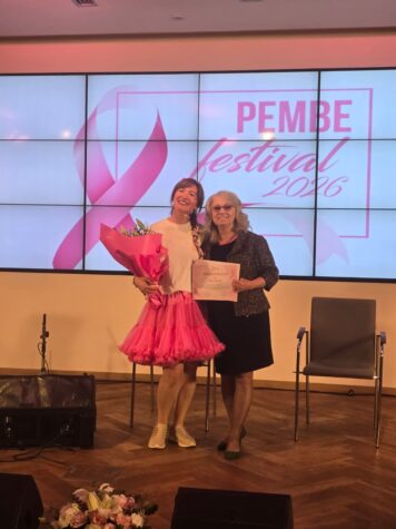 PEMBE FESTİVAL’DE MEME SAĞLIĞI FARKINDALIĞINA KAHKAHA DOKUNUŞU