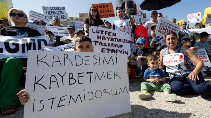 15 Yaşındaki Ömer Faruk Mat’ın Yaşam Mücadelesi: DMD Hastalığına Karşı Umut Arıyor, Ailesi Destek Bekliyor