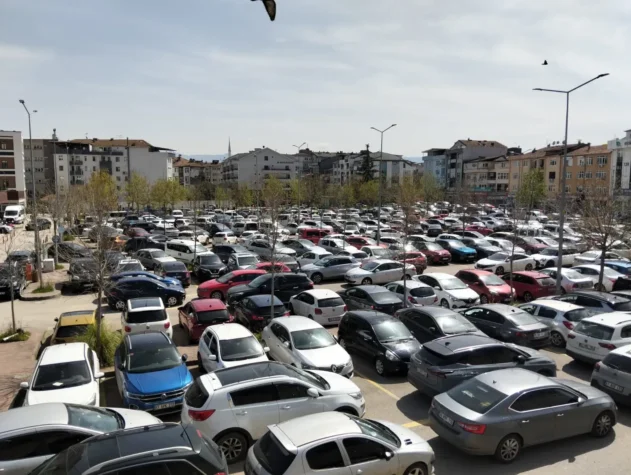 SAADET PARTİSİ’NDEN KARACABEY BELEDİYESİNE OTOPARK TEPKİSİ: “KARACABEY’İN OTOPARK SORUNU ÇÖZÜM BEKLİYOR!”