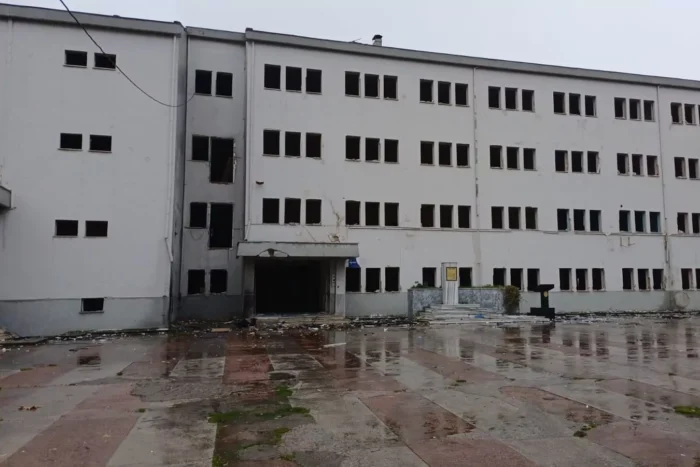 Dinç’ten Gemlik için yeni okul çağrısı: “Bu arazi eğitime kazandırılmalı”